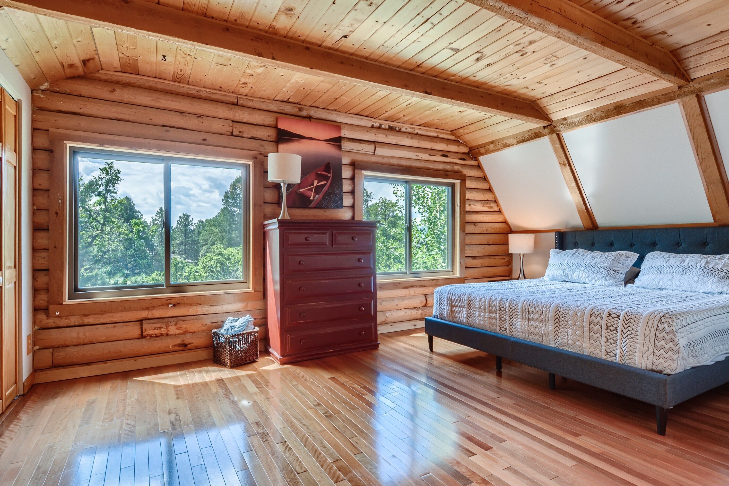 Private and Cozy 4bd/2.5ba Cabin w/ Hot Tub