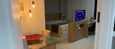 1 bedroom, in-room safe, iron/ironing board, free WiFi