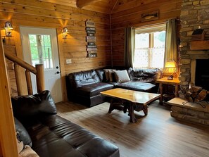 Smart TV, fireplace, table football - Little Valley private log cabin in the woods by Lake Petenwell (Nekoosa)