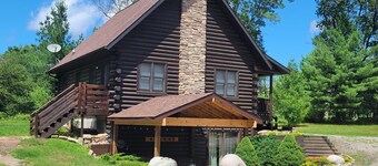 Little Valley private log cabin in the woods by Lake Petenwell