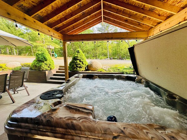 Terrace/patio - Little Valley private log cabin in the woods by Lake Petenwell (Nekoosa)