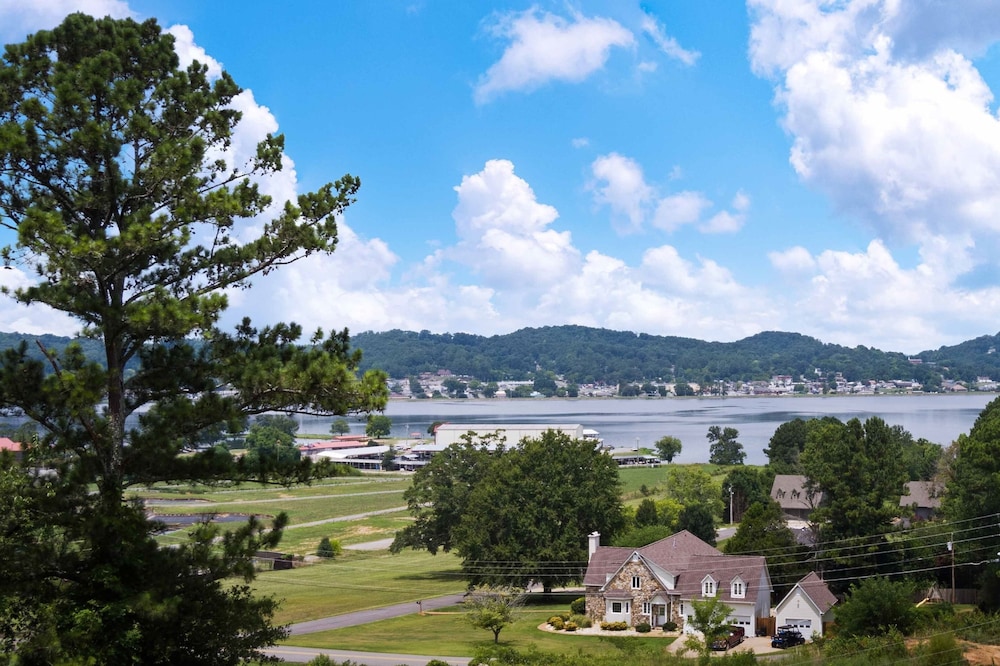 Spectacular Lake Views ~ Minutes from Everything ~ Family Sized