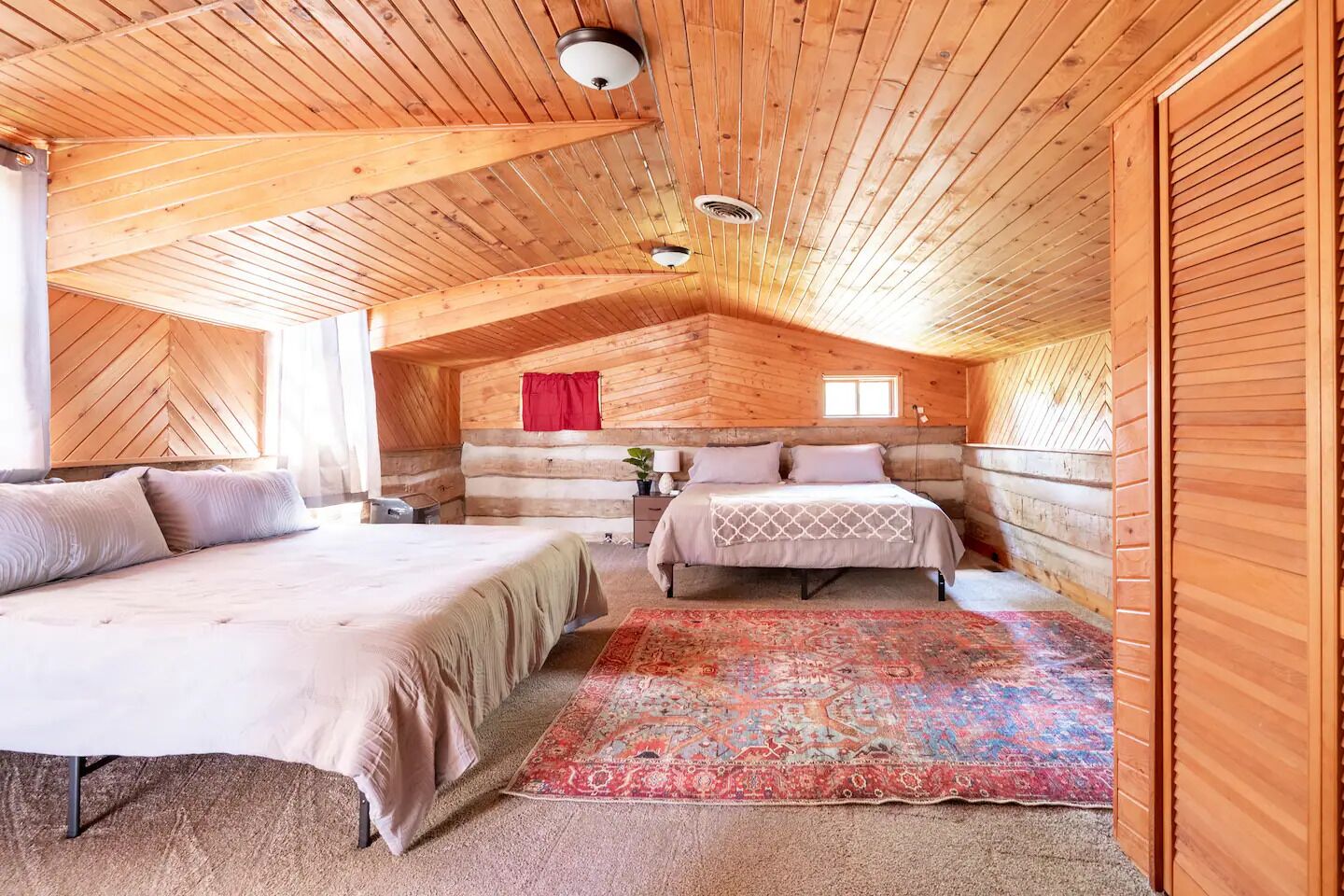 Stunning Boho Log Cabin Country Retreat with Pool and Suana