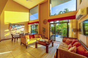 TV - Casa Tweed - Large private modern home, minutes from the ocean! (Puntarenas Province)