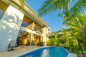 Outdoor pool - Casa Tweed - Large private modern home, minutes from the ocean! (Puntarenas Province)
