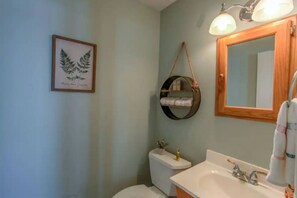 Combined shower/bathtub - Fam Friendly Eagle Mt. Lakehouse, Waterfront (Azle)