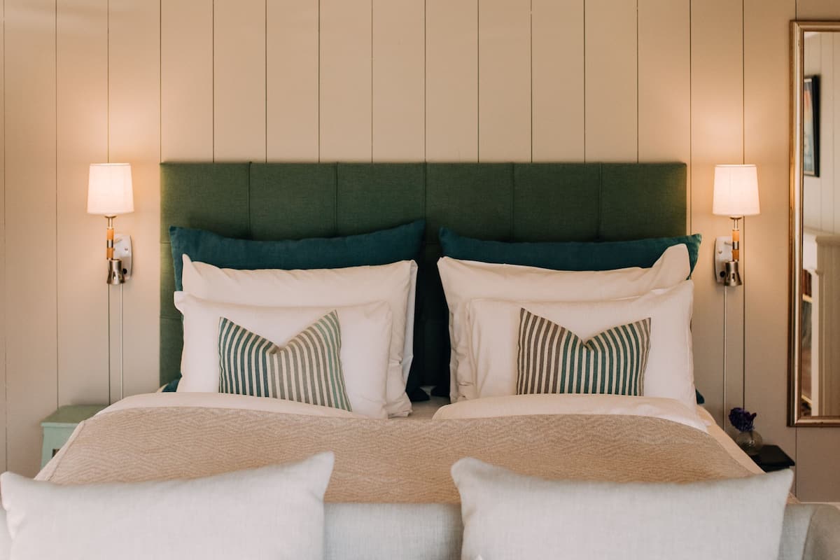 Deluxe Suite (Junior) | Hypo-allergenic bedding, individually decorated, desk, laptop workspace