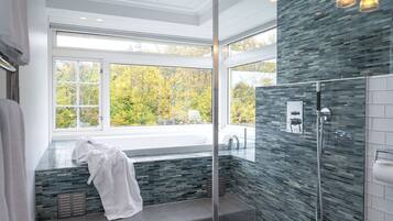 Shower, hair dryer, bathrobes, slippers