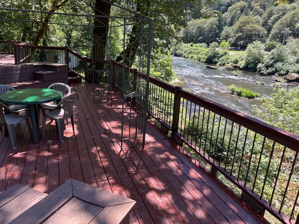 屋外ダイニングエリア