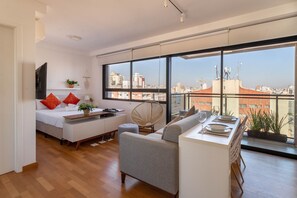 Design Apartment 76 | Area keluarga | Smart TV 48-inci dengan saluran TV digital dan TV