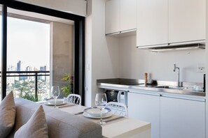 Design Apartment 76 | Cozinha privada | Geladeira, micro-ondas, máquina de café expresso
