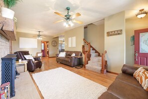 Interior - Lake View Manor on Tappan Lake (Scio)