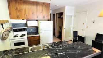 Réfrigérateur, micro-ondes, four, lave-vaisselle