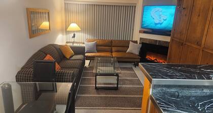 Apex Mountain resort. Perfect spot! Apex Inn #224 with Kitchen. Ski in Ski out.