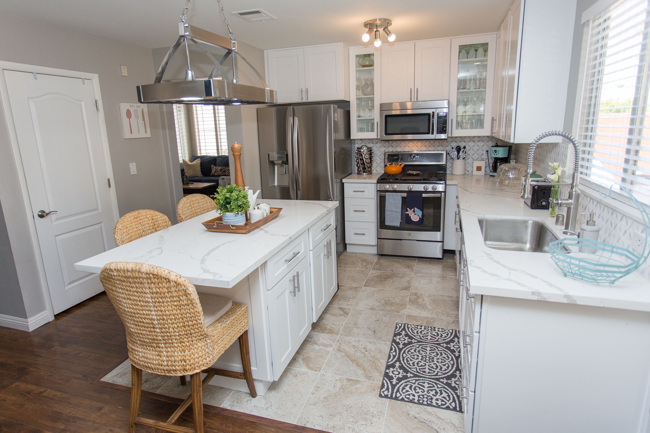 Unique, peaceful & fully remodeled 4 bedroom house 15minutes away from the Strip