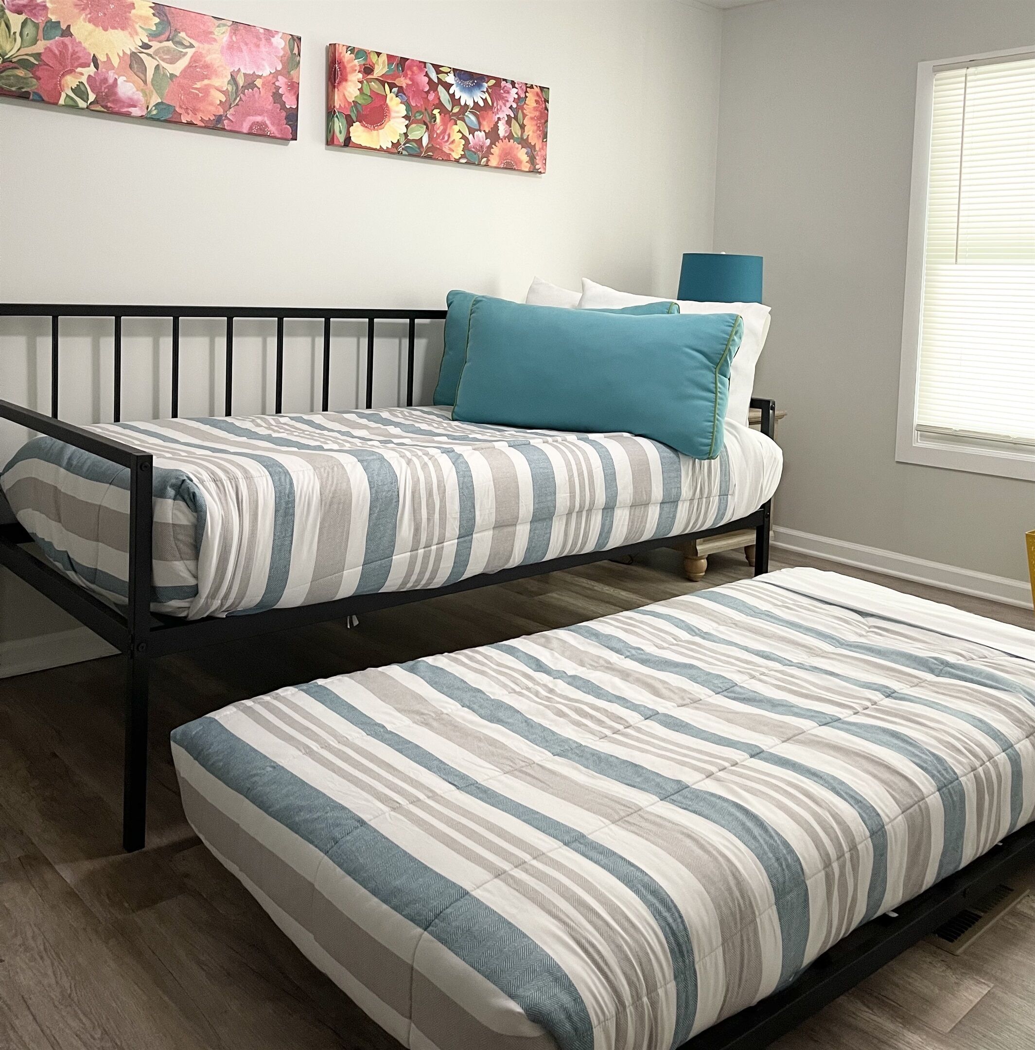 Cheerful 3 Bdrm Mfd Home w/ Relaxing Atmosphere