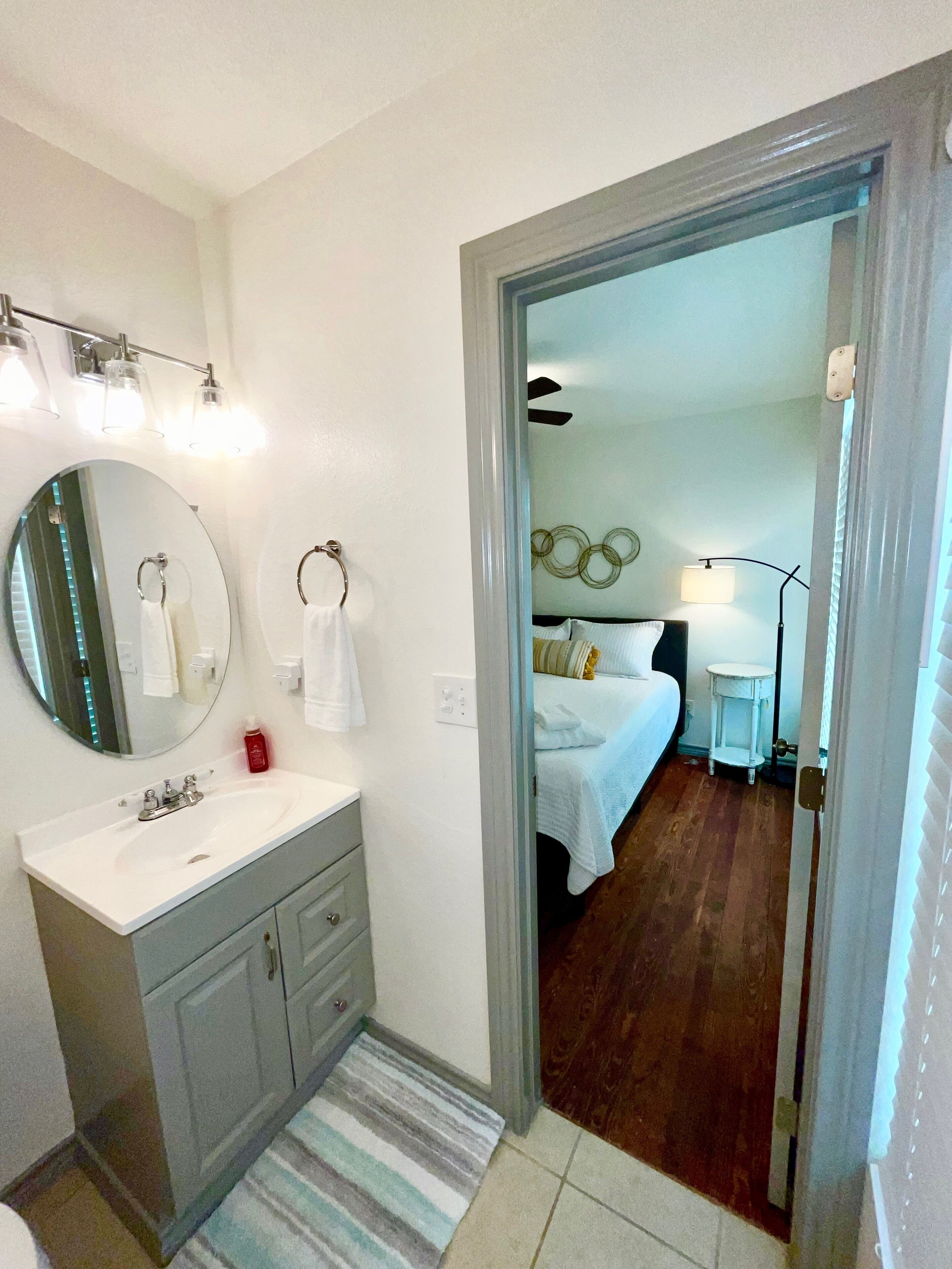 Clean & Bright Cottage in Hill Country with Private River Access