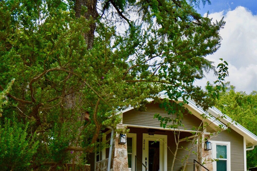 Clean & Bright Cottage in Hill Country with Private River Access
