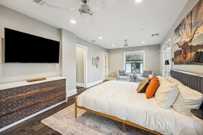 4 Schlafzimmer, Schreibtisch, Bügeleisen/Bügelbrett, Reisekinderbett