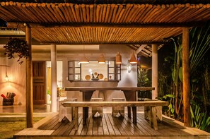 Premium-Haus | Essbereich im Zimmer