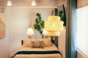 Iron/ironing board, travel cot, WiFi, bed sheets - Cozy, Beautiful Apartment at Avanti Cove (Conneaut Lake)