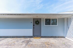 Exterior detail - COZY, BEAUTIFUL APARTMENT AT AVANTI COVE:
Come relax and unwind at this retreat! (Conneaut Lake)