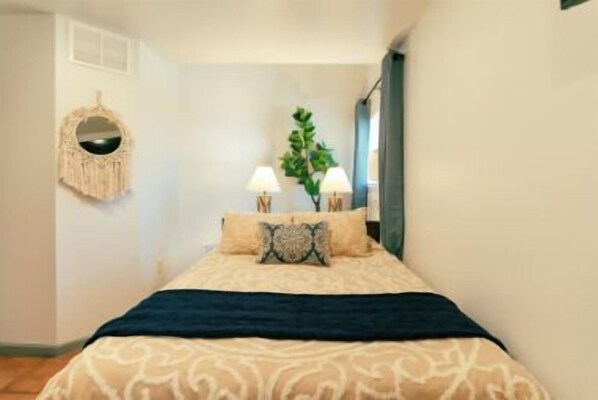 1 bedroom, iron/ironing board, travel cot, free WiFi