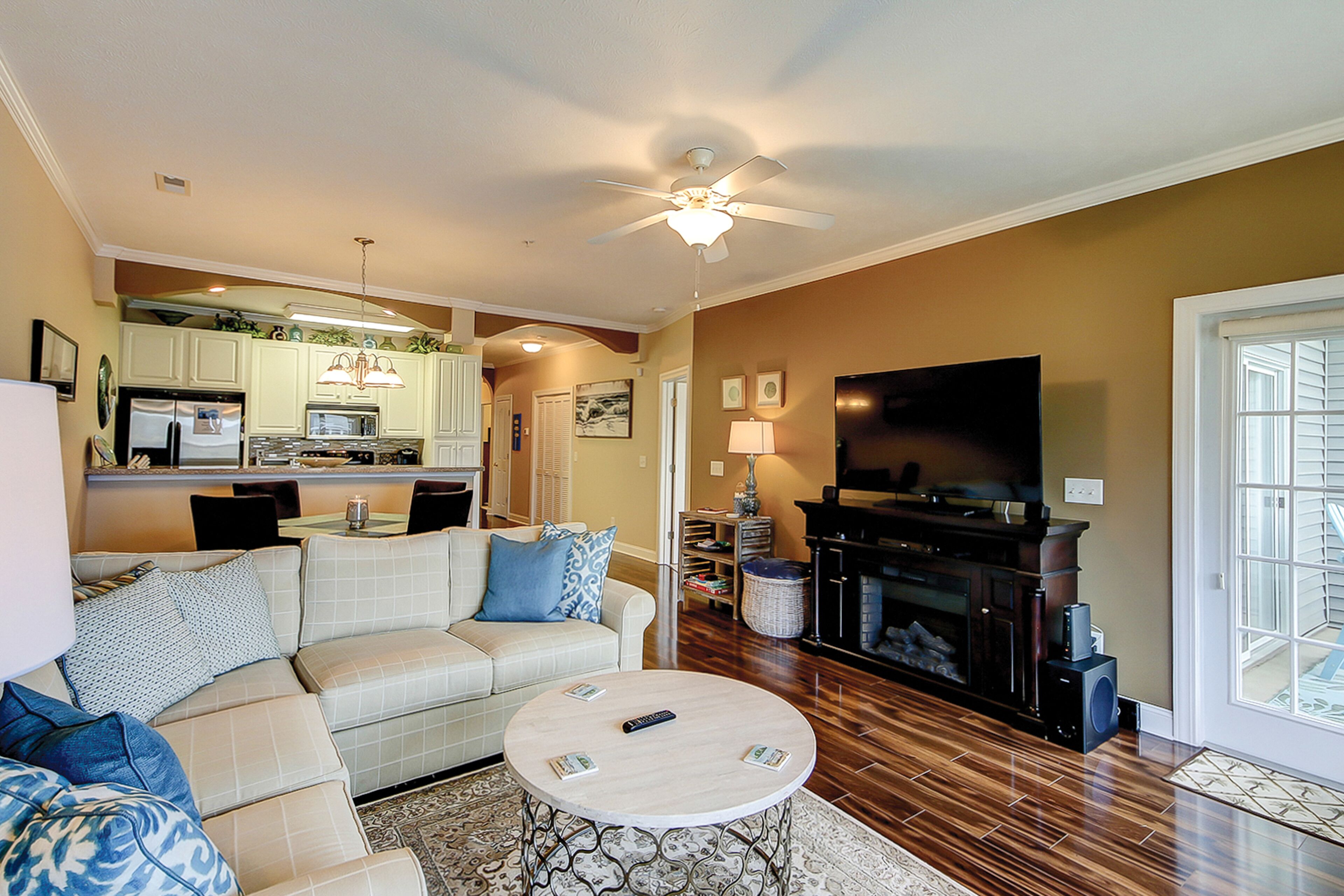 Lakefront, second-floor condo in gated community with balcony, pool & hot tub