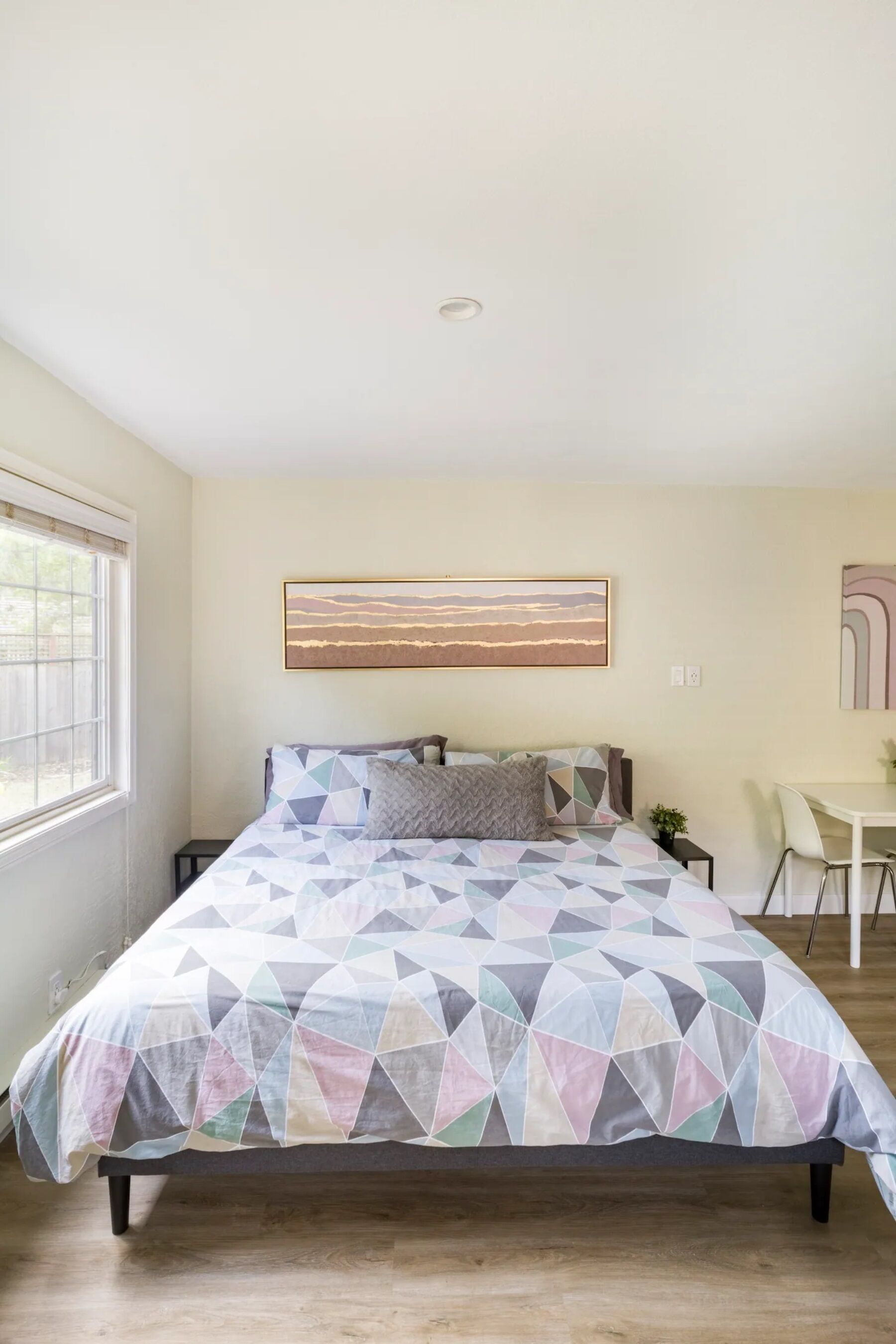 Woodsy King Suite in the Heart of Santa Rosa