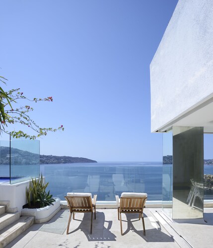 Luxurious Oceanfront Penthouse with Private Pool