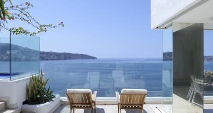 Luxurious Oceanfront Penthouse with Private Pool