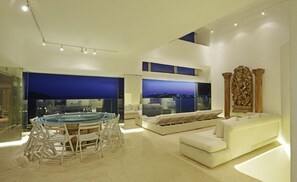 Premium Apartment | Living area - Luxurious Oceanfront Penthouse with Private Pool (Acapulco)