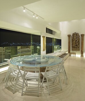 Dining room - Luxurious Oceanfront Penthouse with Private Pool (Acapulco)