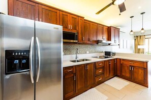 Køleskab, mikrobølgeovn, ovn, kogeplade