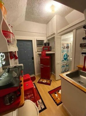 Microwave, oven, coffee/tea maker, toaster