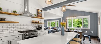 Renovated 4-bedroom House with Outdoor Space & Private Hot Tub