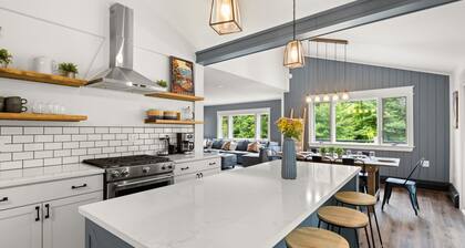 Renovated 4-bedroom House with Outdoor Space & Private Hot Tub