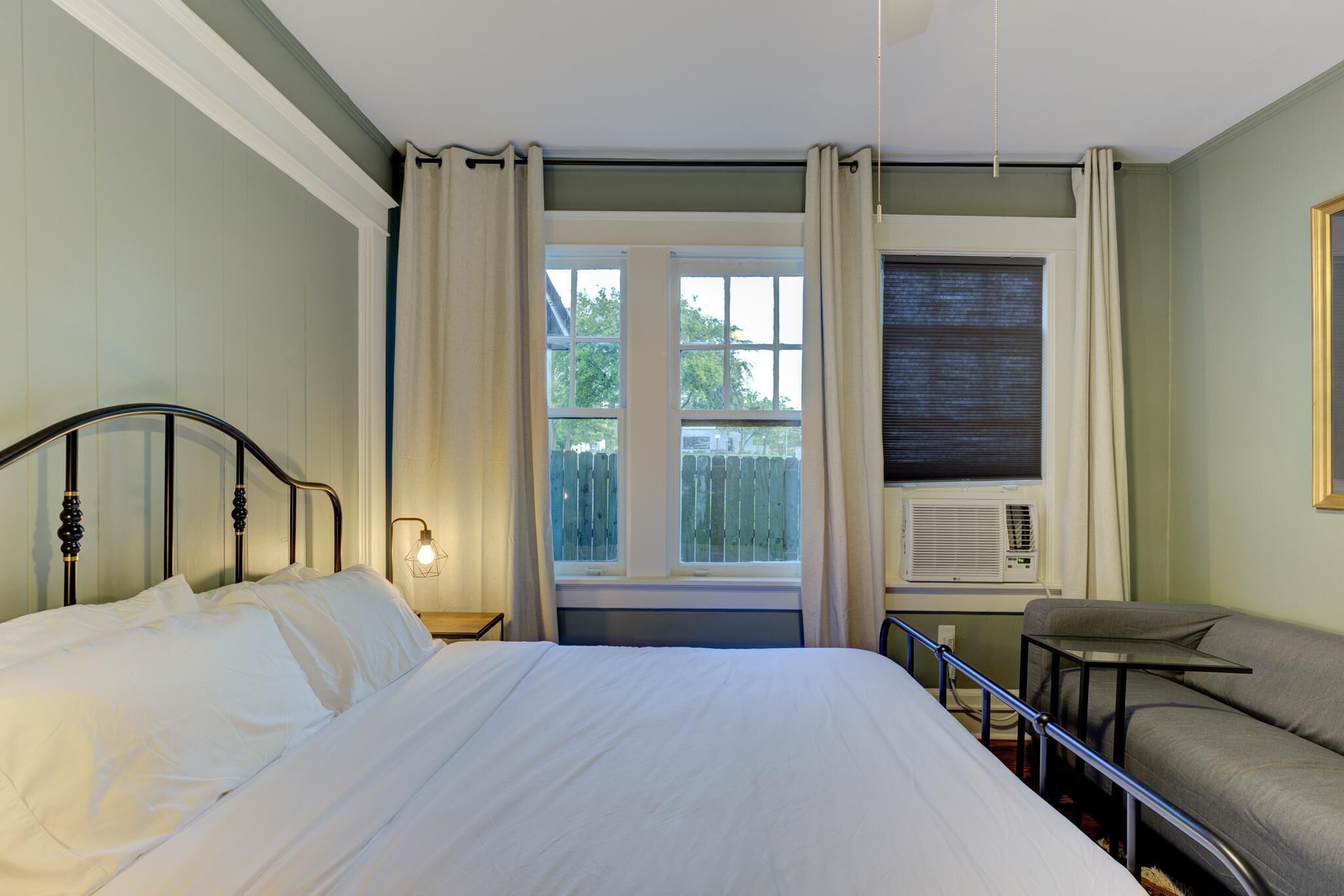 1 habitación, escritorio, tabla de planchar con plancha y wifi gratis 