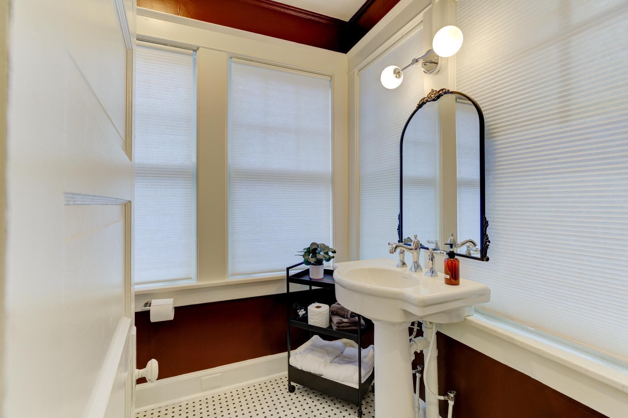 Peaceful Cozy Abode in Great Midtown Location!