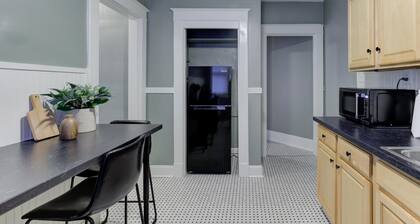 Peaceful Cozy Abode in Great Midtown Location!
