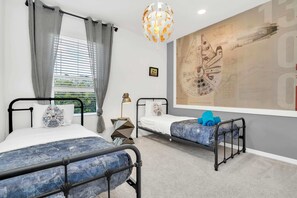 5 bedrooms, laptop workspace, free cots/infant beds, travel cot