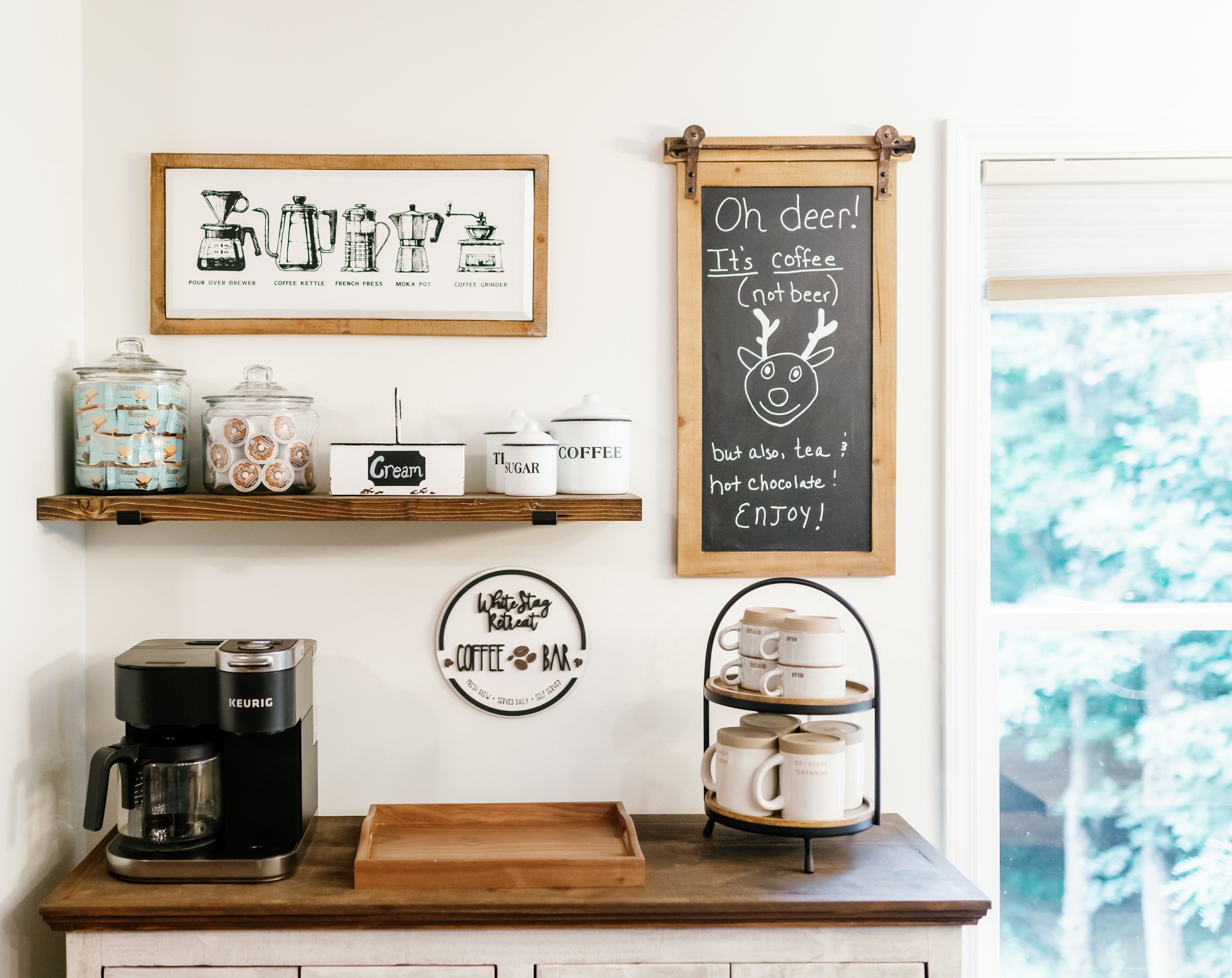 Pet friendly, secluded, mountain views, & hot tub!