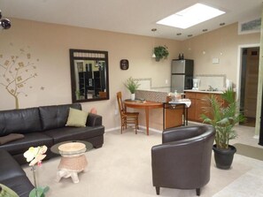 Unclassified image, 3 of 12, button