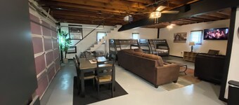 Knoxville Den: Walk to Track, Great for Families & Crews