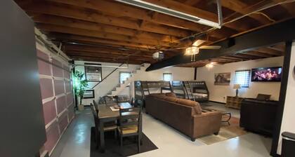 Knoxville Den: Walk to Track, Great for Families & Crews