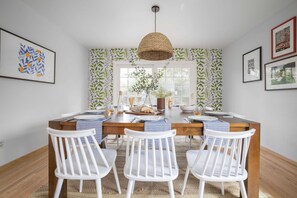 Interior - Black Oak by Avantstay Modern & Chic Santa Rosa Hideaway With Pool Table, & Fire Pit (Santa Rosa)