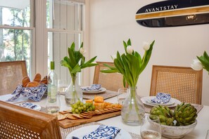 Dining - Crawdad by Avantstay Isle of Palms Home w/ BBQ (Isle of Palms)