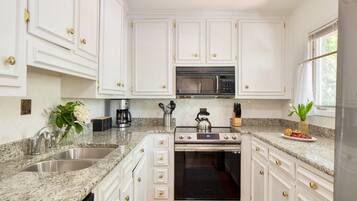 獨棟房屋 (4 Bedrooms) | 私人廚房 | 電冰箱、烤箱、爐台、洗碗機