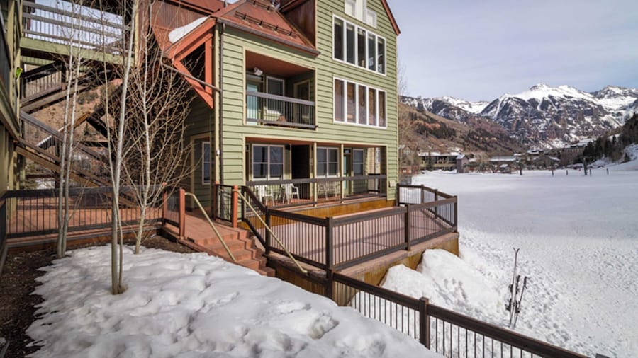 Etta Place 1 by Avantstay Ski In/ Ski Out Unit w/ Views of the Slopes!