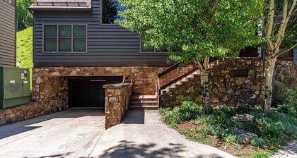 Etta Place 1 by Avantstay Ski In/ Ski Out Unit w/ Views of the Slopes!